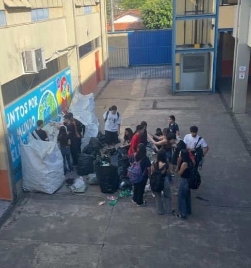 Evento Sucesso no Desafio Recicla mais em nossa ETEC!!